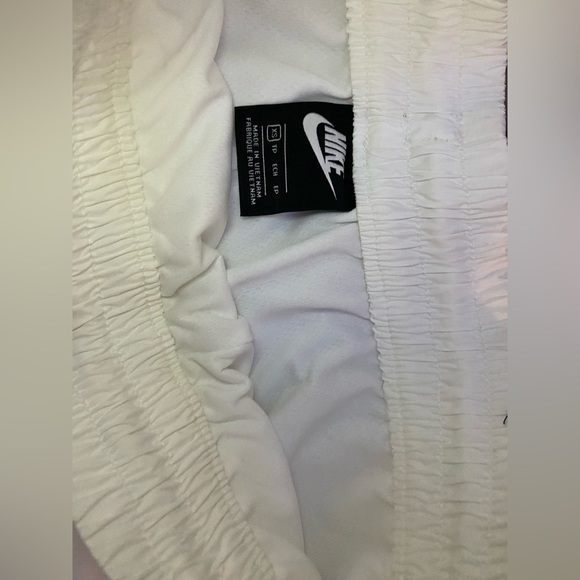 Nike shorts - Picture 2 of 4